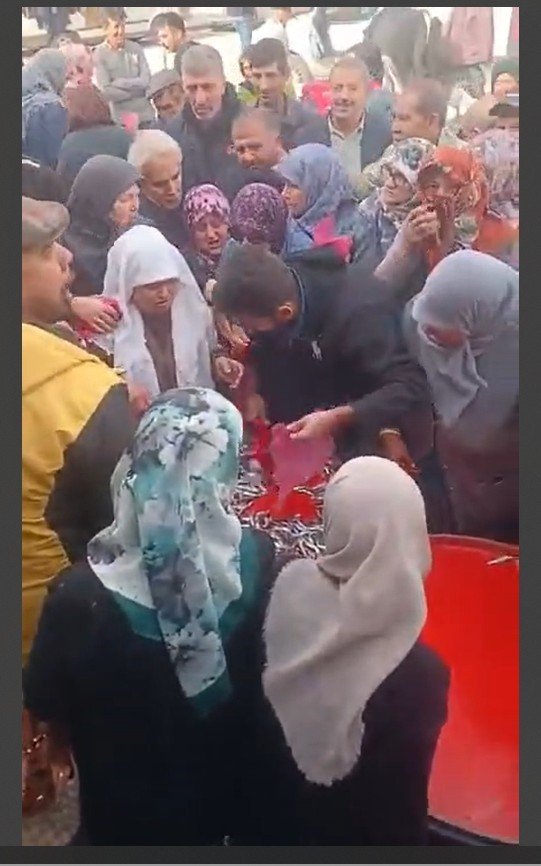 ucretsiz-hamsi-dagitimi-yogun-ilgi-gordu