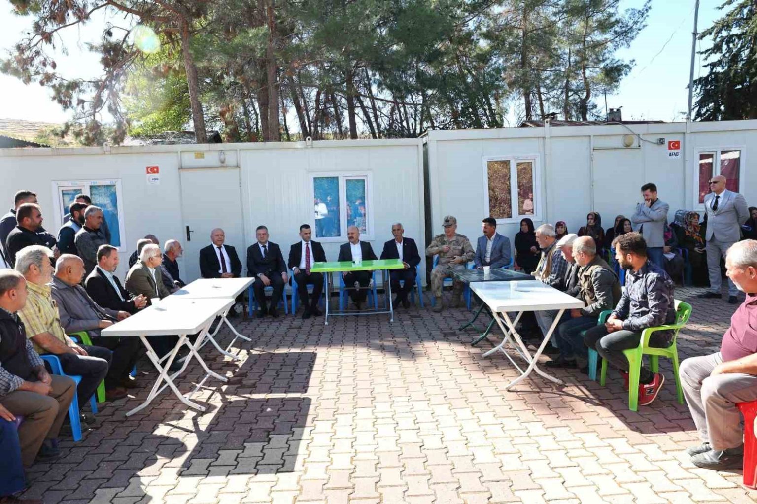 vali-varol-orenli-mahallesinde-vatandaslarla-bulustu