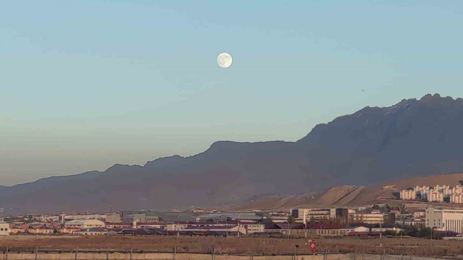 vanda-es-zamanli-guzellik-ay-dogarken-gunes-batti