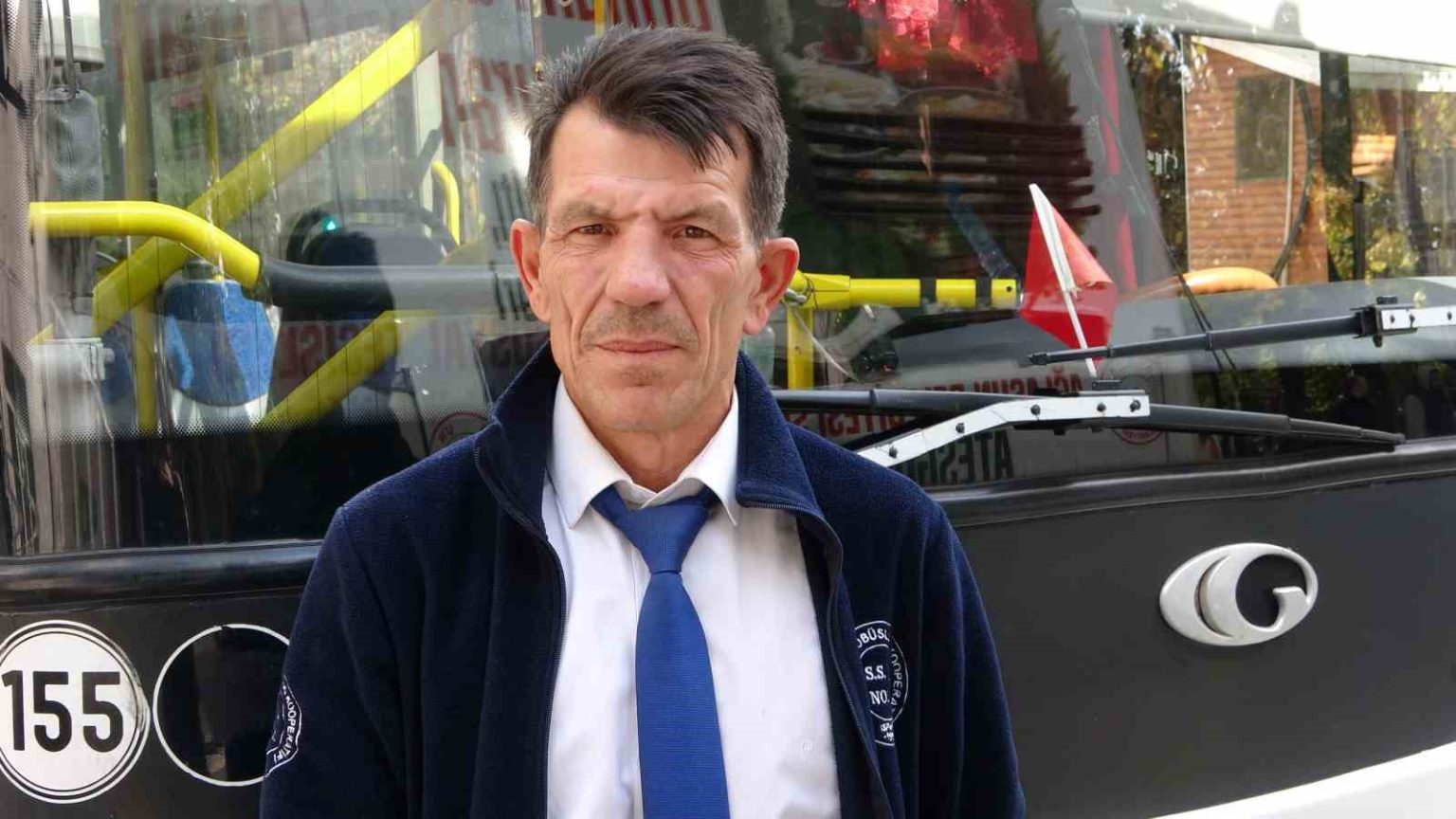 yarali-kopegi-kurtarmak-icin-seferini-yarida-birakan-halk-otobusu-soforunden-insanlik-dersi