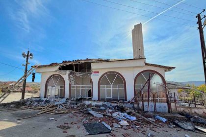 yikilan-caminin-tadilatina-sincan-belediyesinden-anlamli-destek