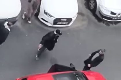 yol-verme-tartismasinda-kadinlar-kavga-etti