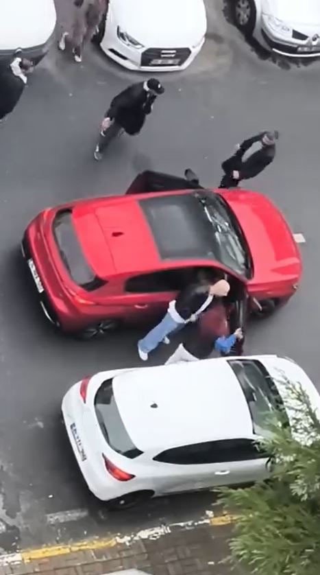 yol-verme-tartismasinda-kadinlar-kavga-etti