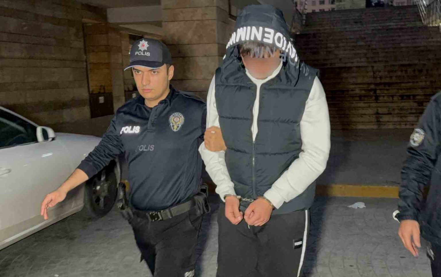 17-yasindaki-cocugu-tokat-attigi-gerekcesiyle-bicaklayan-genc-tutuklandi