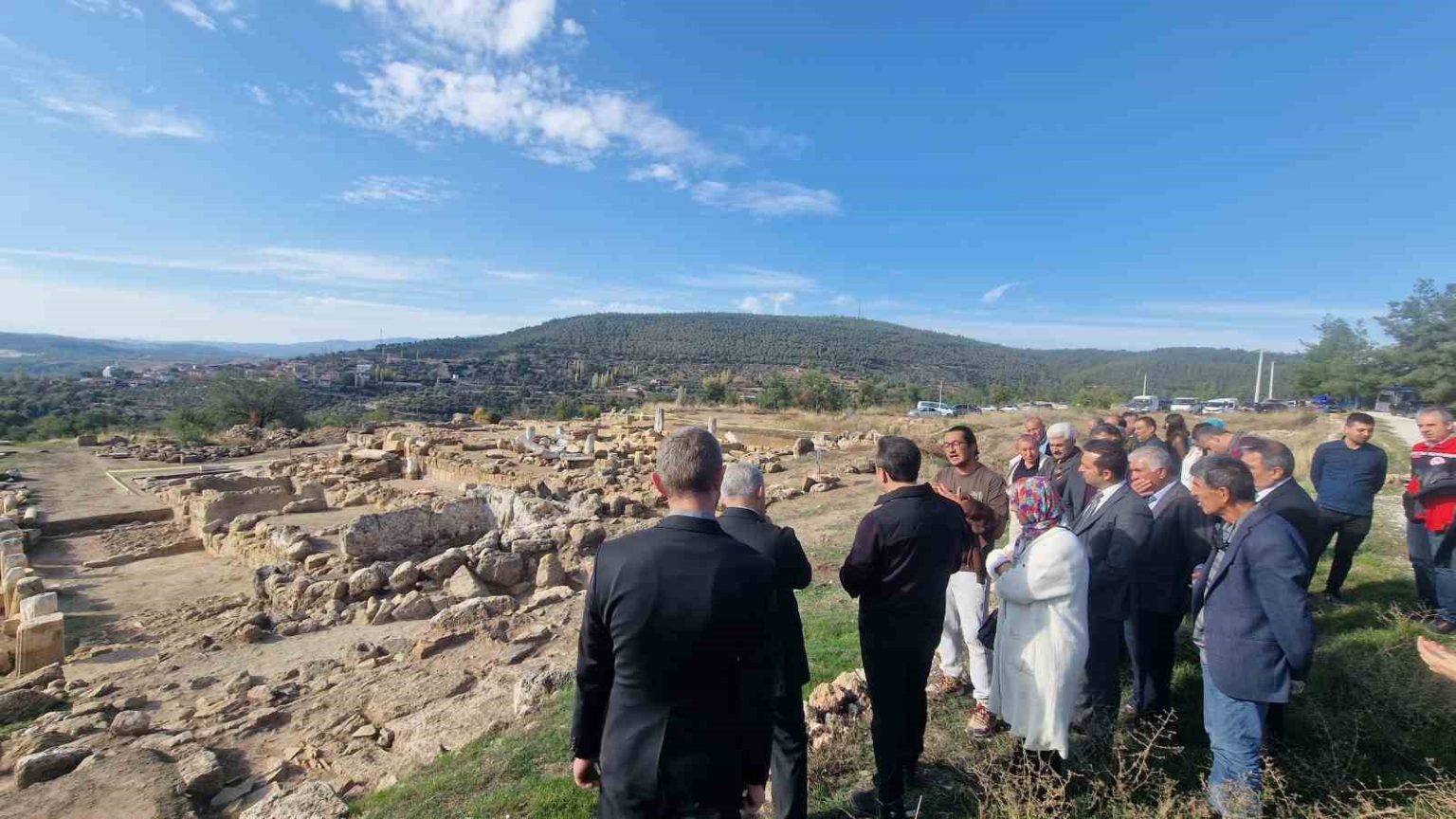 4-bin-yillik-hyllarima-antik-kentinde-zeytin-hasadi