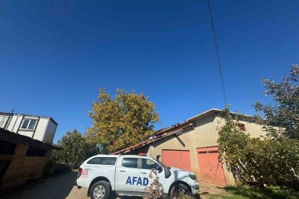 afad-ekipleri-egirdirde-obruk-olusan-elma-bahcesinde-inceleme-yapti