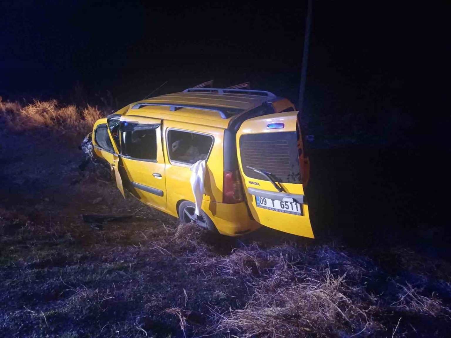 afyonkarahisarda-trafik-kazasi-1-olu-8-yarali