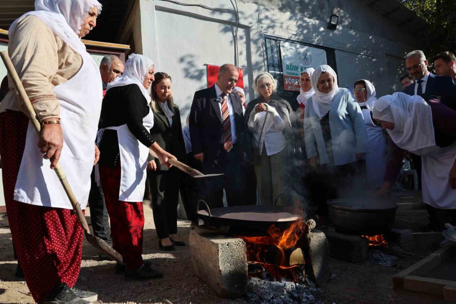 aginda-yoresel-leblebi-yapimi-etkinligi