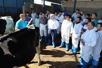 aksarayda-60-ilin-personeline-ineklerin-basinda-uygulamali-egitim