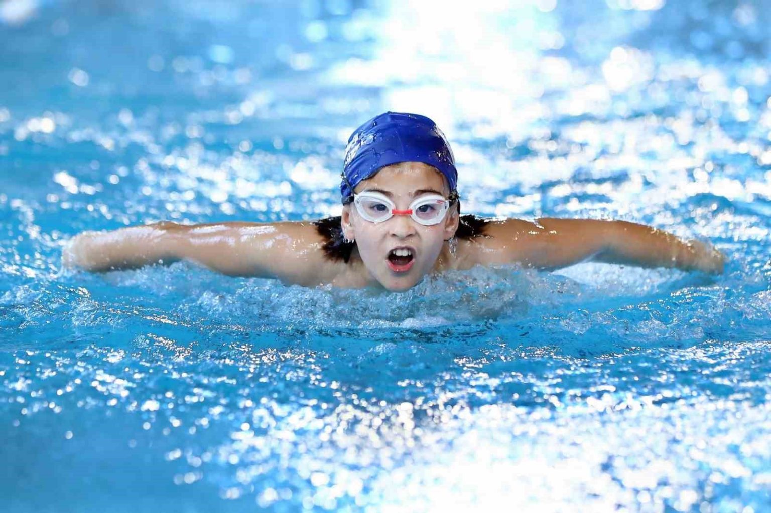 aliaga-belediyesinin-yuzme-havuzlari-izmirde-sporun-merkezi-oldu