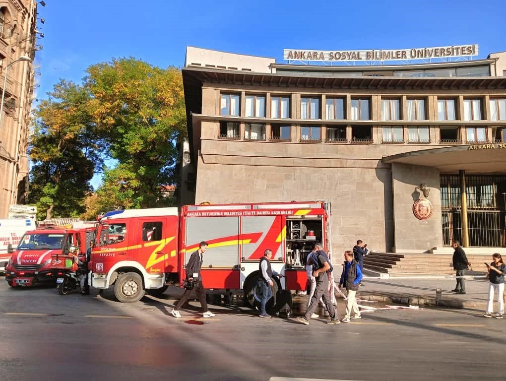 ankarada-universitede-duman-sizintisindan-etkilenen-6-kisi-hastaneye-kaldirildi