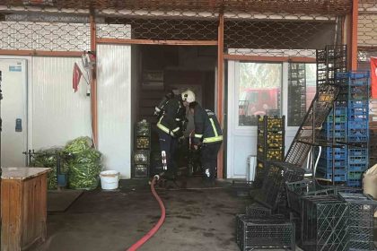 antalyada-sebze-ve-meyve-deposunda-yangin