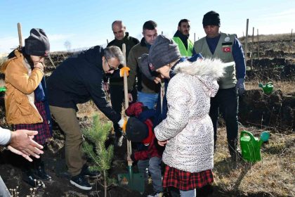 ardahanda-ogrenciler-fidan-dikti