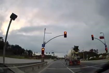 arnavutkoyde-kirmizi-isik-ihlali-faciaya-davetiye-cikardi