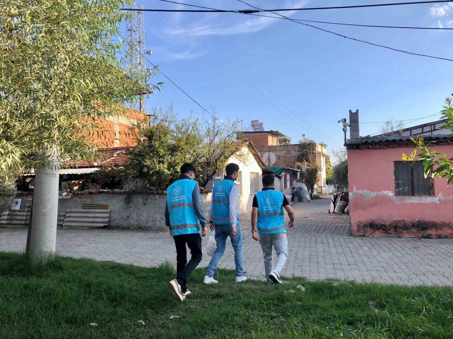 aydinda-gencler-komsularini-unutmuyor