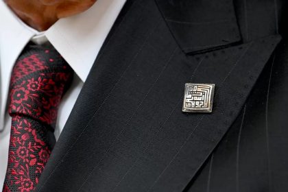 bahcelinin-rozeti-ve-yuzugu-gundem-oldu-motifler-sivasi-akillara-getirdi