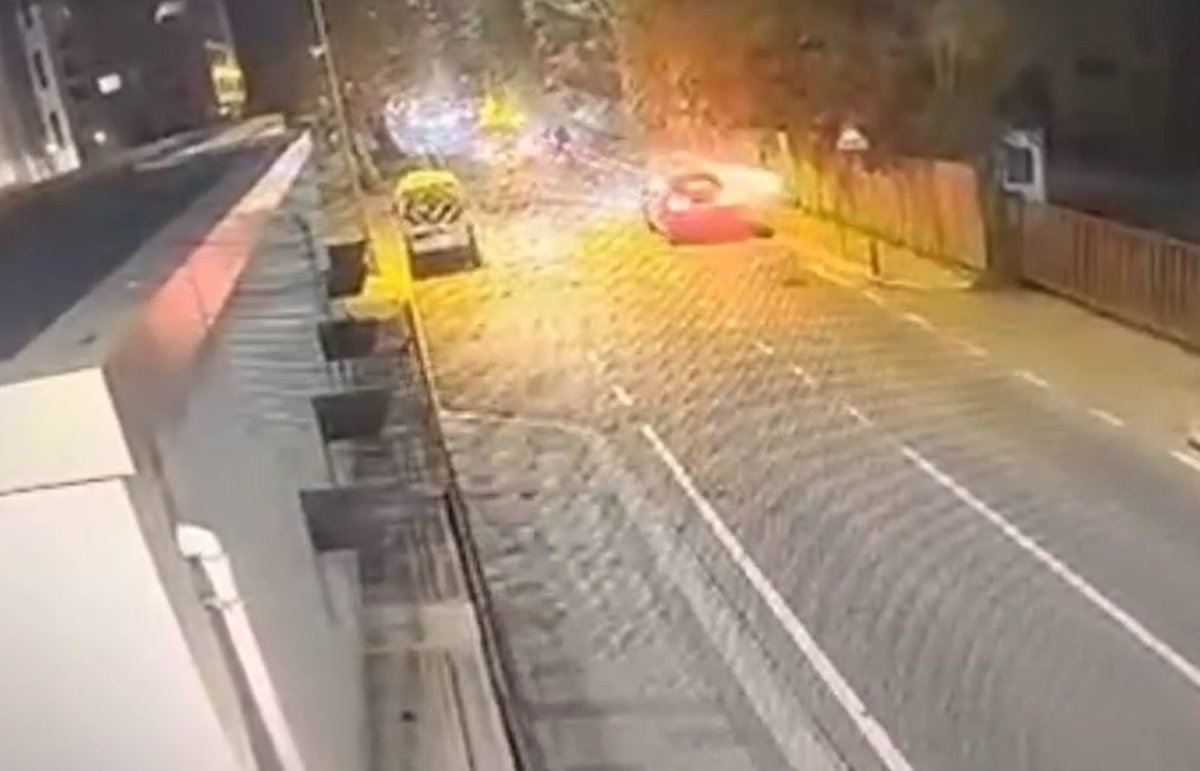 bakirkoyde-is-makinesine-carpan-motosikletli-yaralandi