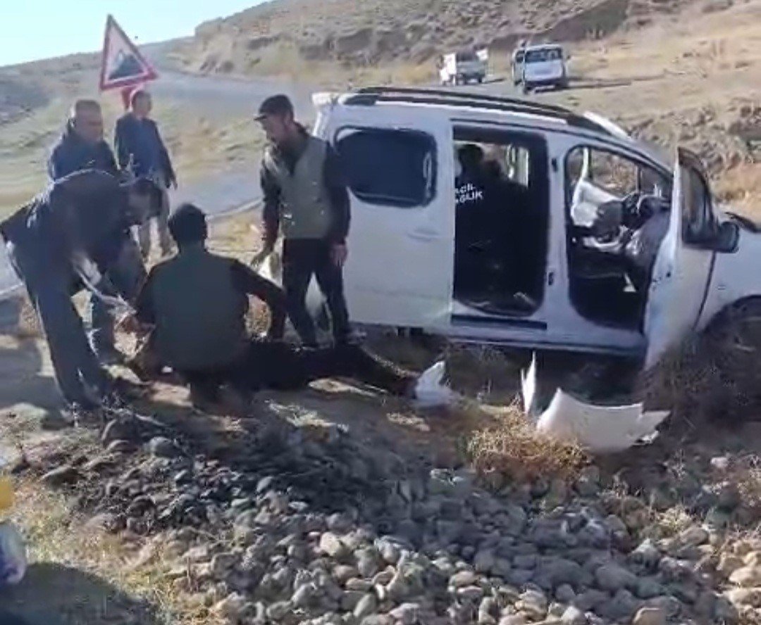 baskalede-trafik-kazasi-4-yarali