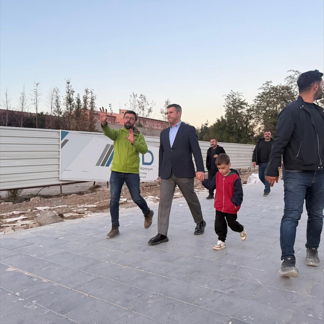 baskan-cetinkaya-caddelerdeki-calismalari-yakindan-takip-ediyor