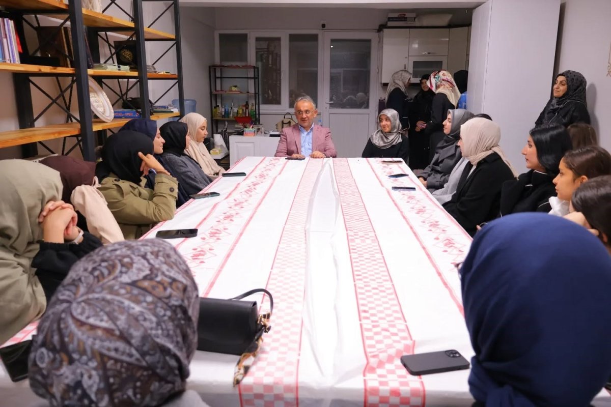 bayburtta-universite-ogrencilerine-gencligin-onemi-anlatildi