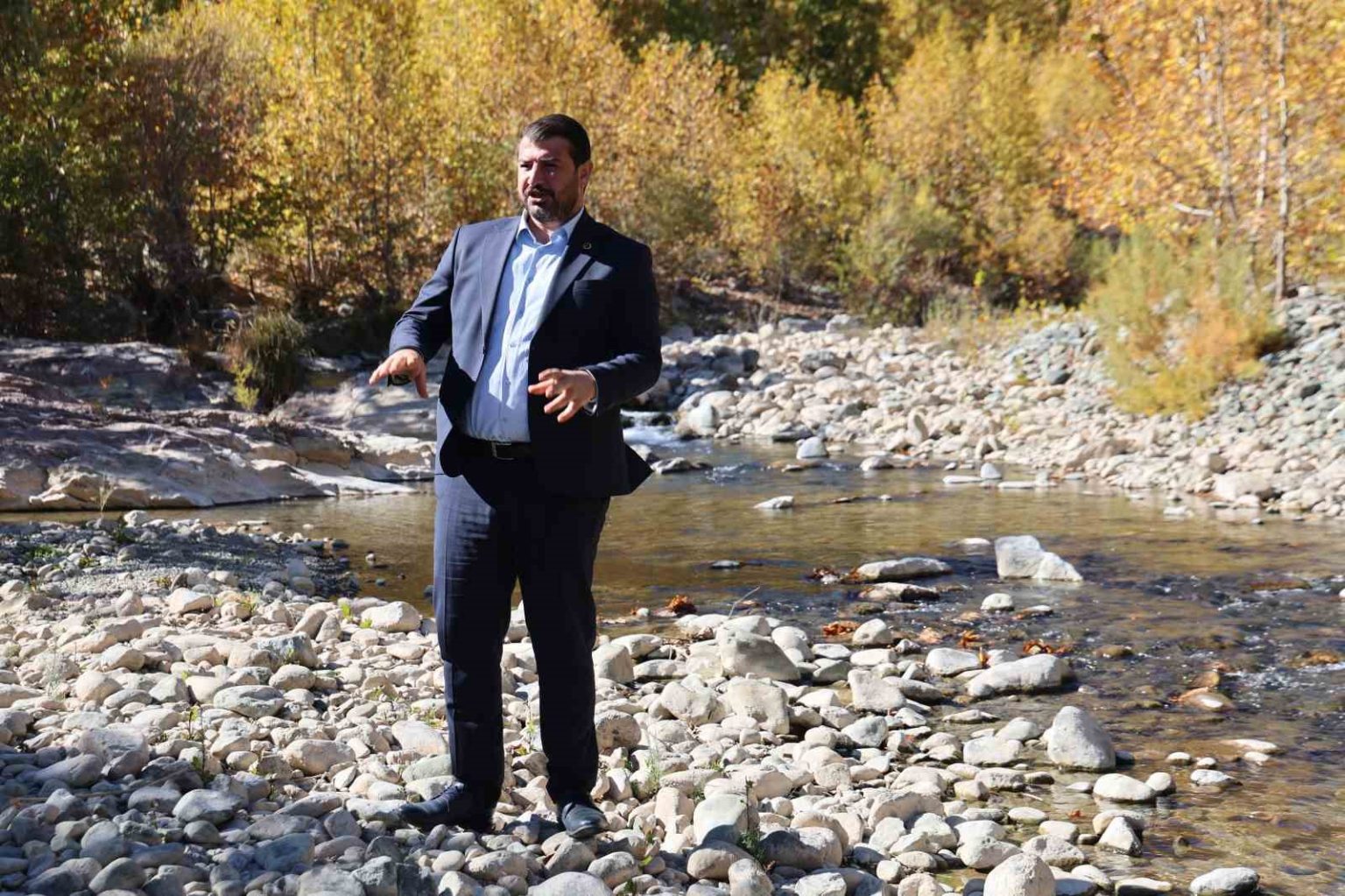 belediye-baskani-altinisik-eti-krom-maden-atiklarini-dere-yataklarina-dokuyor