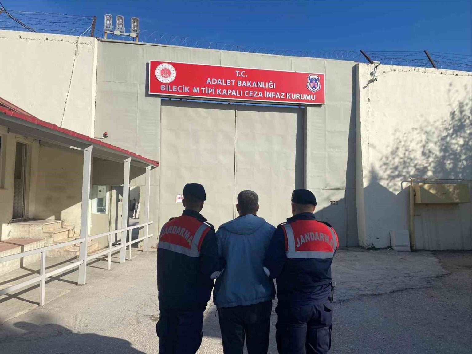 bilecikte-3-yil-9-ay-hapis-cezasi-bulunan-sahis-jandarma-tarafindan-yakalandi