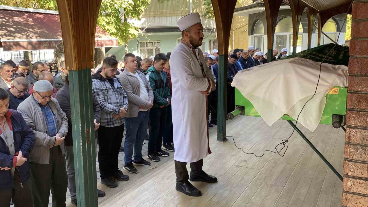 boynu-kesilen-anne-topraga-verildi-engelli-oglu-adliyeye-sevk-edildi