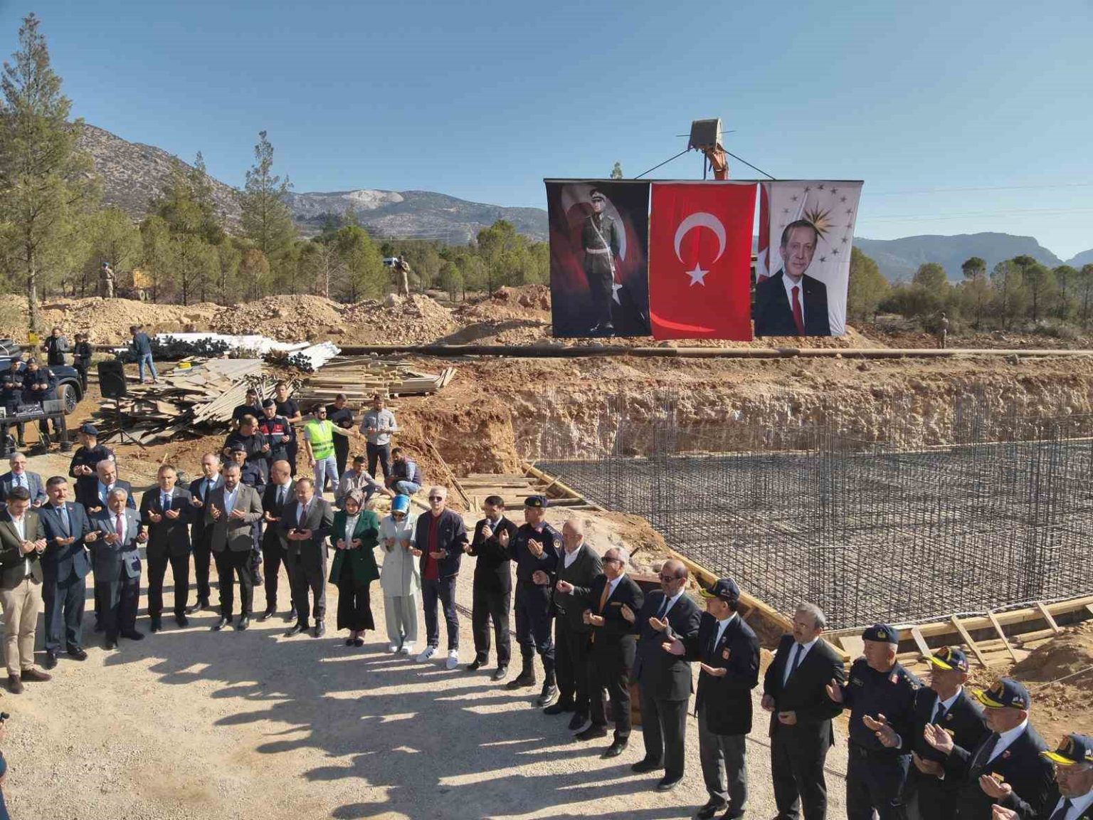 bucakkislada-jandarma-karakolu-hizmet-binasinin-temeli-torenle-atildi