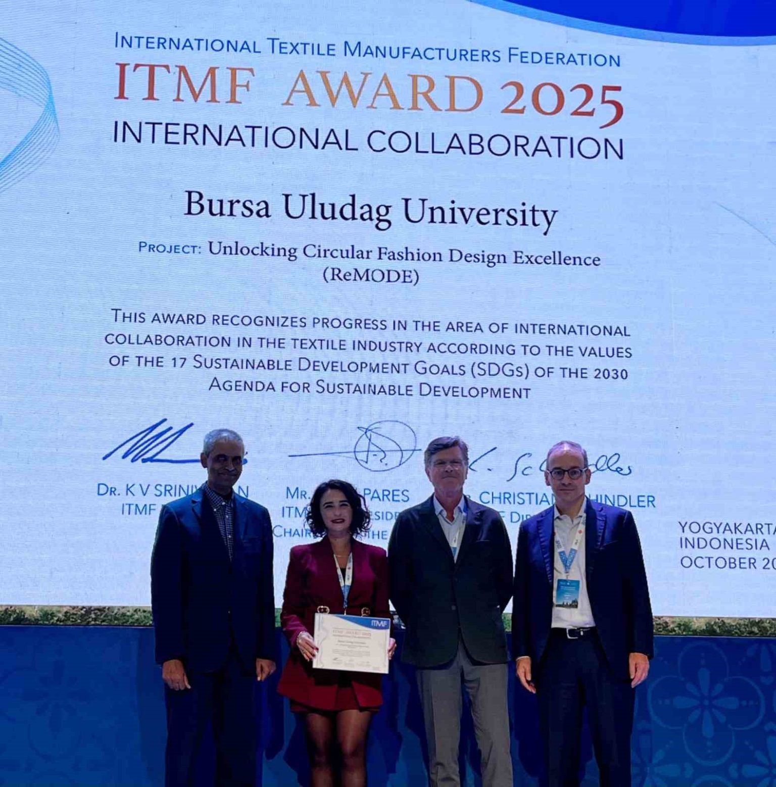 buulu-akademisyene-buyuk-odul