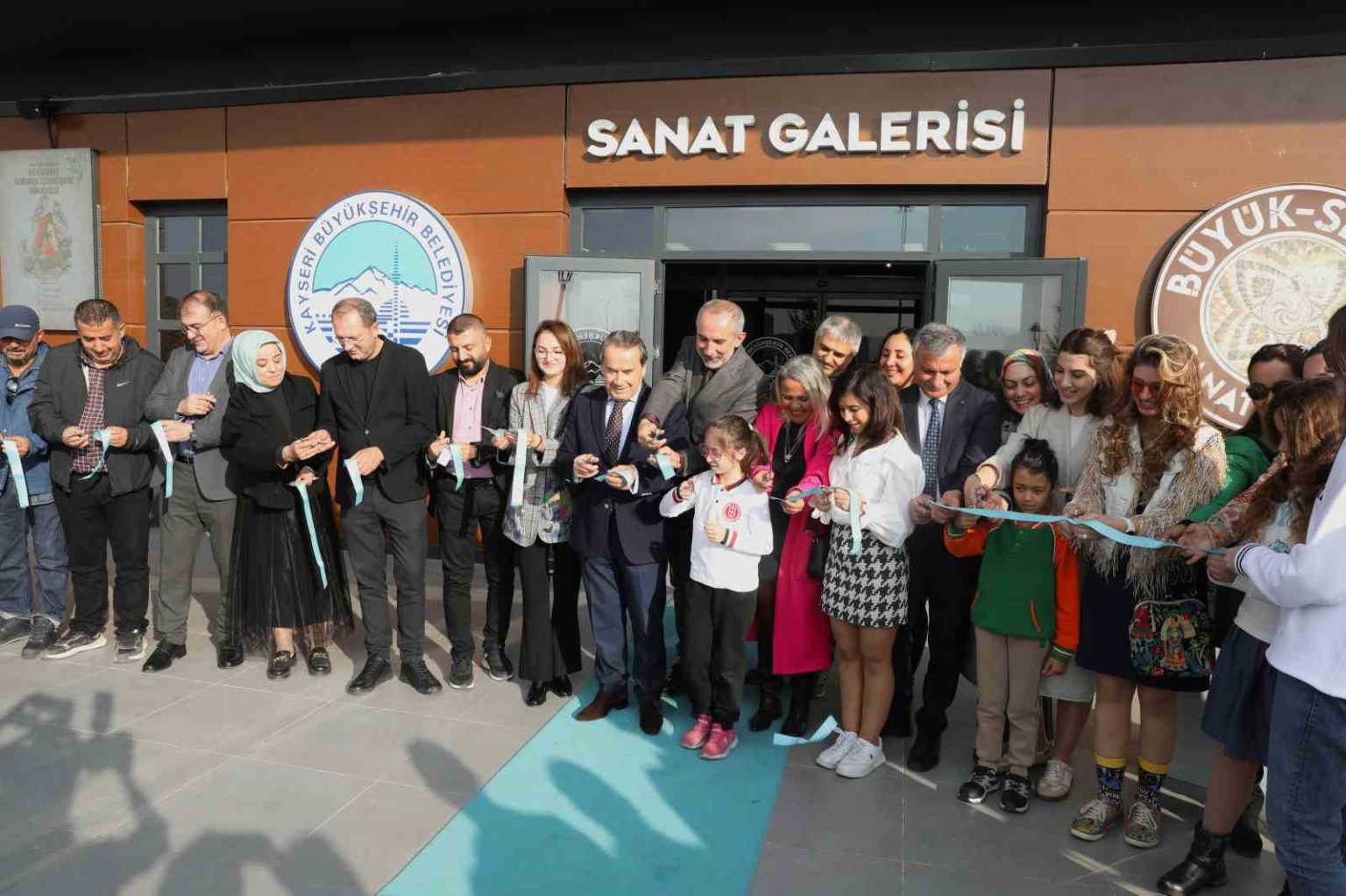 buyuksehir-sanat-galerisi-ahsap-geri-donusum-sergisi-ile-sanatseverleri-bekliyor