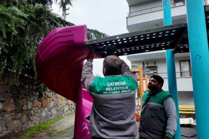 cayirovada-iki-park-yenileniyor