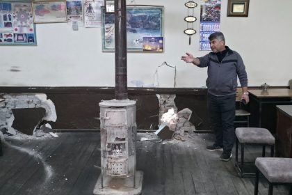 erzincanda-yikim-faciasindan-donuldu-musteriler-caylarini-birakip-canlarini-kurtardi