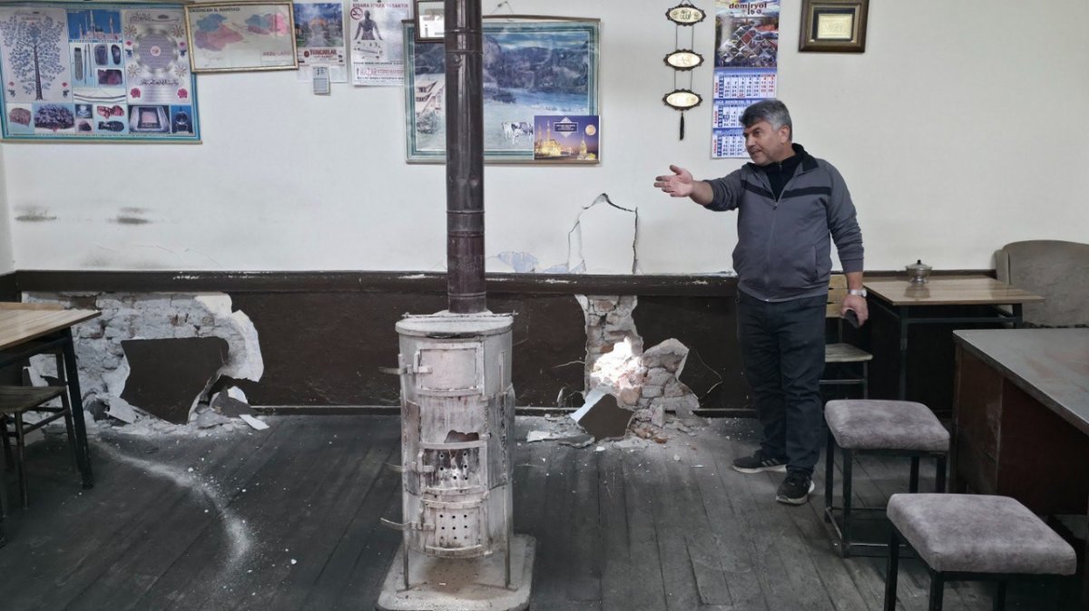 erzincanda-yikim-faciasindan-donuldu-musteriler-caylarini-birakip-canlarini-kurtardi