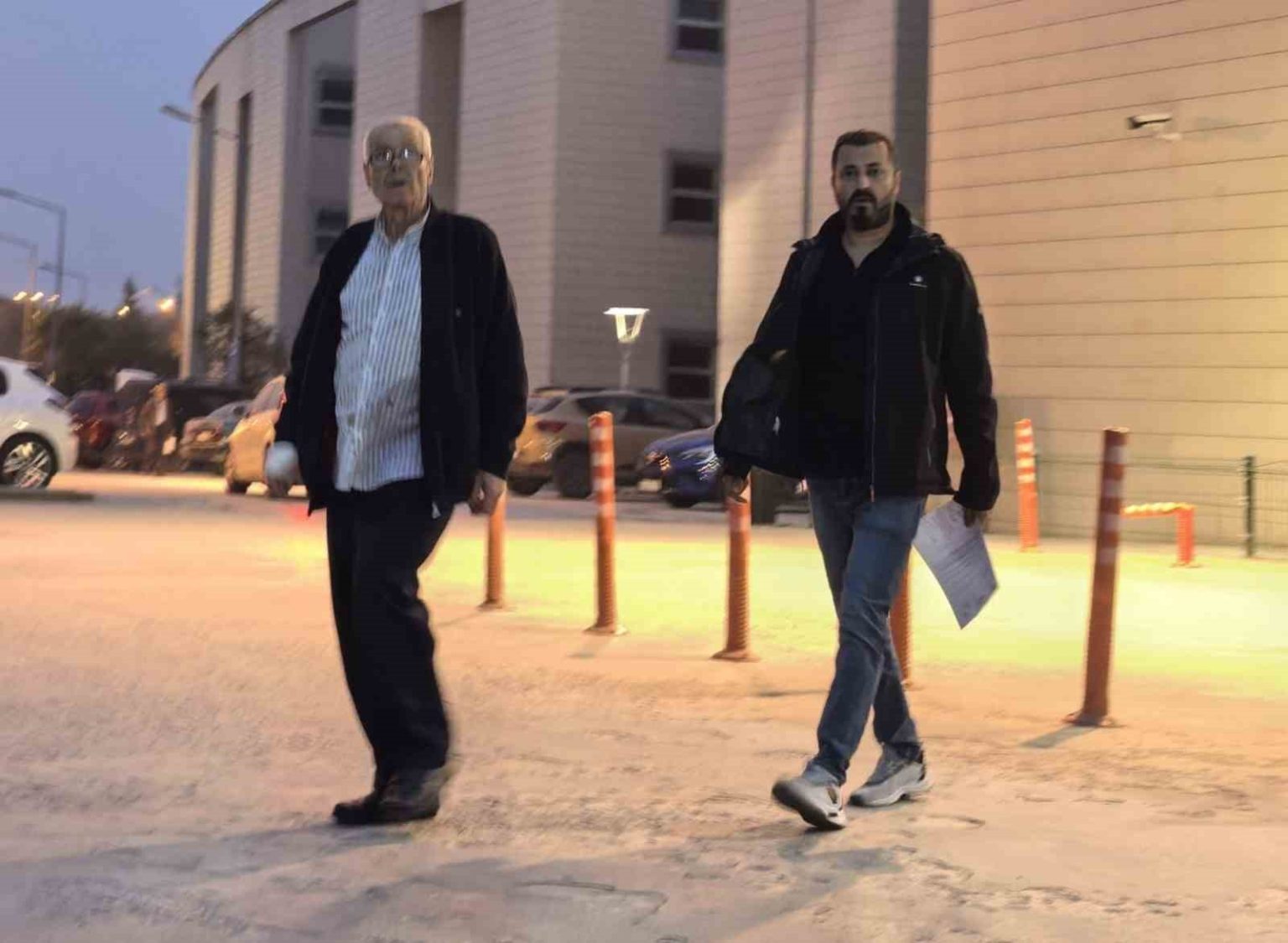 evlendigini-ogrendigi-eski-esini-bicakla-agir-yaraladi