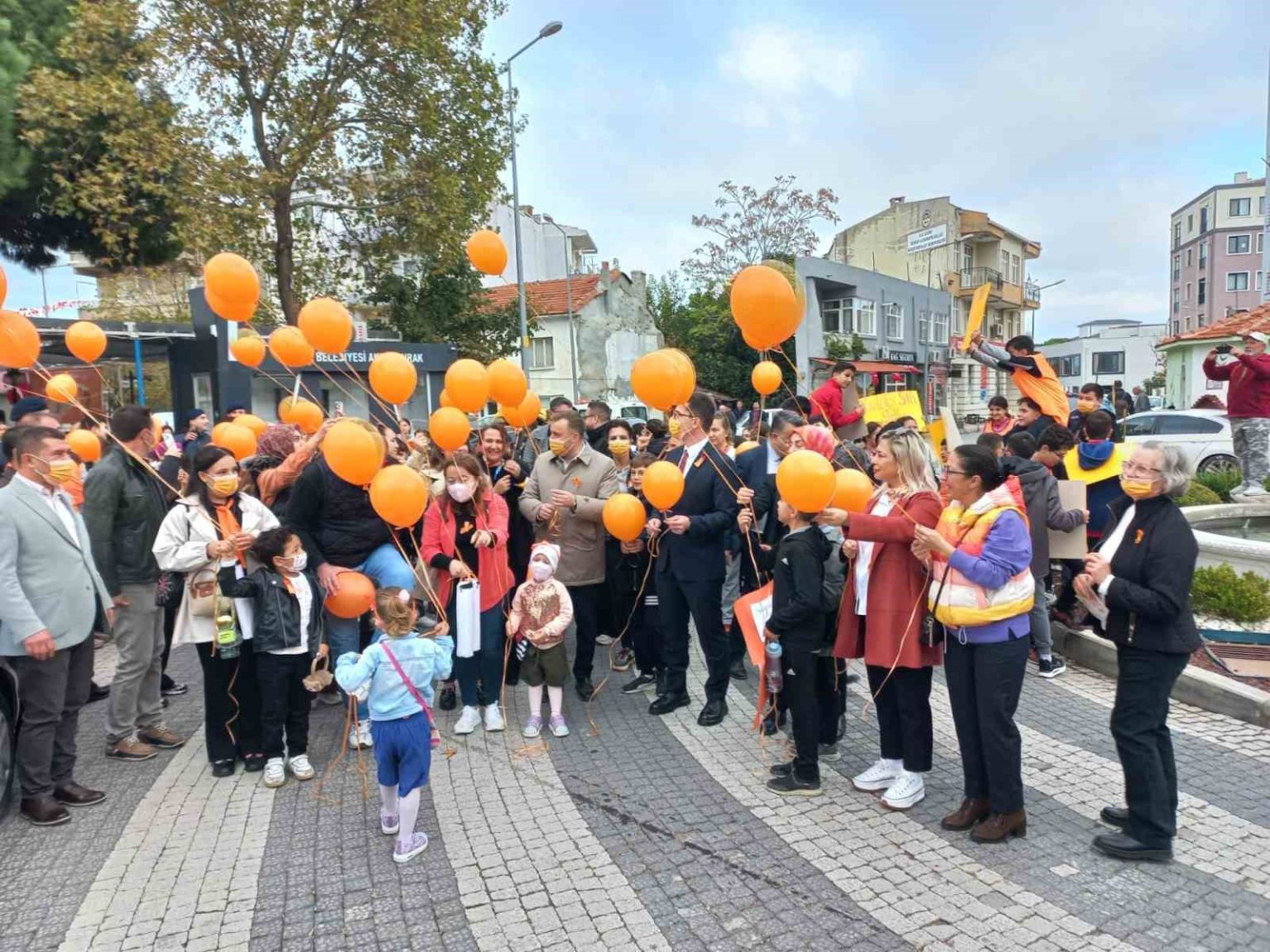 ezinede-losemili-cocuklar-haftasi-yuruyusu