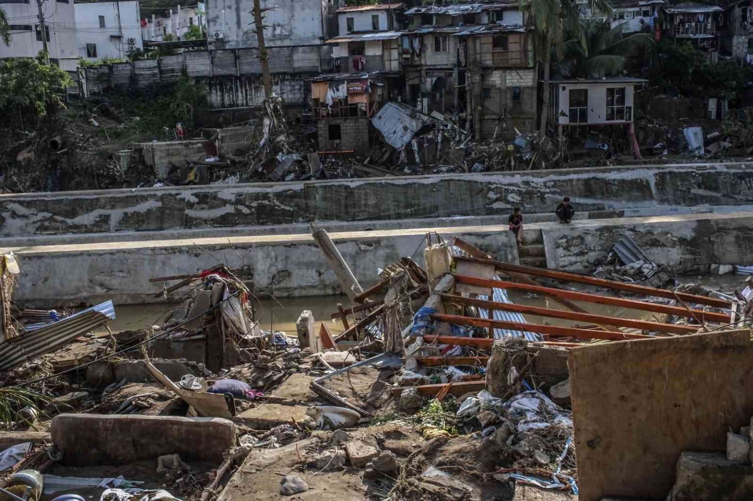 filipinleri-vuran-tayfunda-can-kaybi-85e-yukseldi