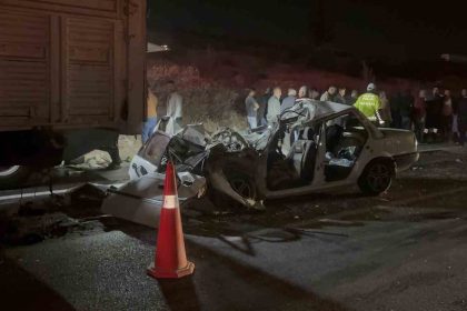 gaziantepte-otomobil-kamyona-arkadan-carpti-3-olu