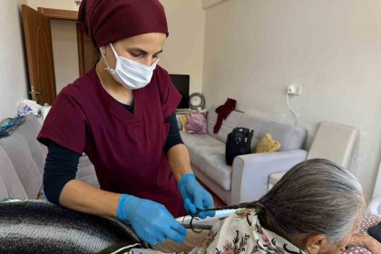 hacilarda-evde-bakim-hizmeti-gonullere-dokunuyor