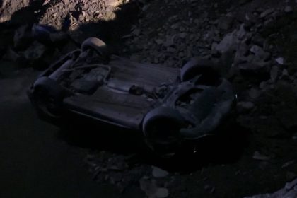 hakkaride-otomobil-dereye-uctu-2-yarali