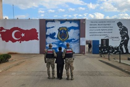 hirsizlik-sucundan-17-yil-cezayla-aranan-sahsi-jandarma-yakaladi