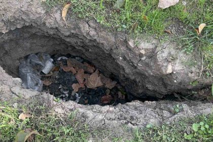 ispartada-elma-bahcelerinde-yaklasik-1-metrelik-obruklar-olustu-bazi-evlerin-duvarlari-catladi