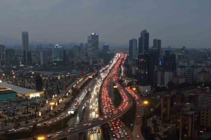 istanbul-anadolu-yakasinda-olusan-trafik-yogunlugu-havadan-goruntulendi