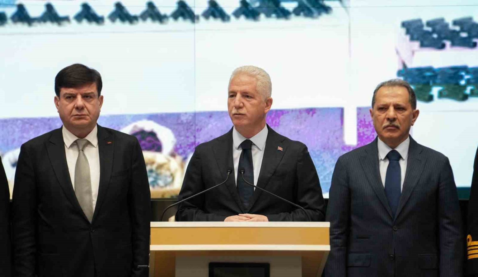 istanbul-valisi-davut-gul-bu-yilin-ilk-10-ayinda-145-organize-suc-cetesi-cokertildi