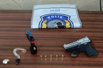 izmirde-yol-kontrolunde-uyusturucu-ele-gecirildi-2-gozalti