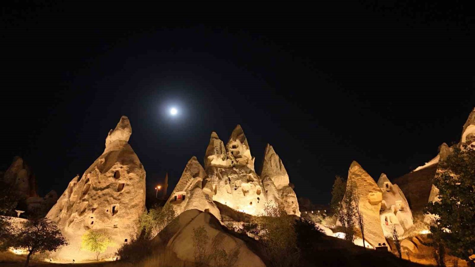 kapadokyada-kunduz-super-ay-goz-kamastirdi
