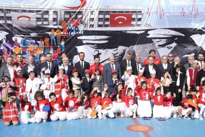 kartalda-kizilay-haftasi-ogrenci-etkinlikleriyle-kutlandi