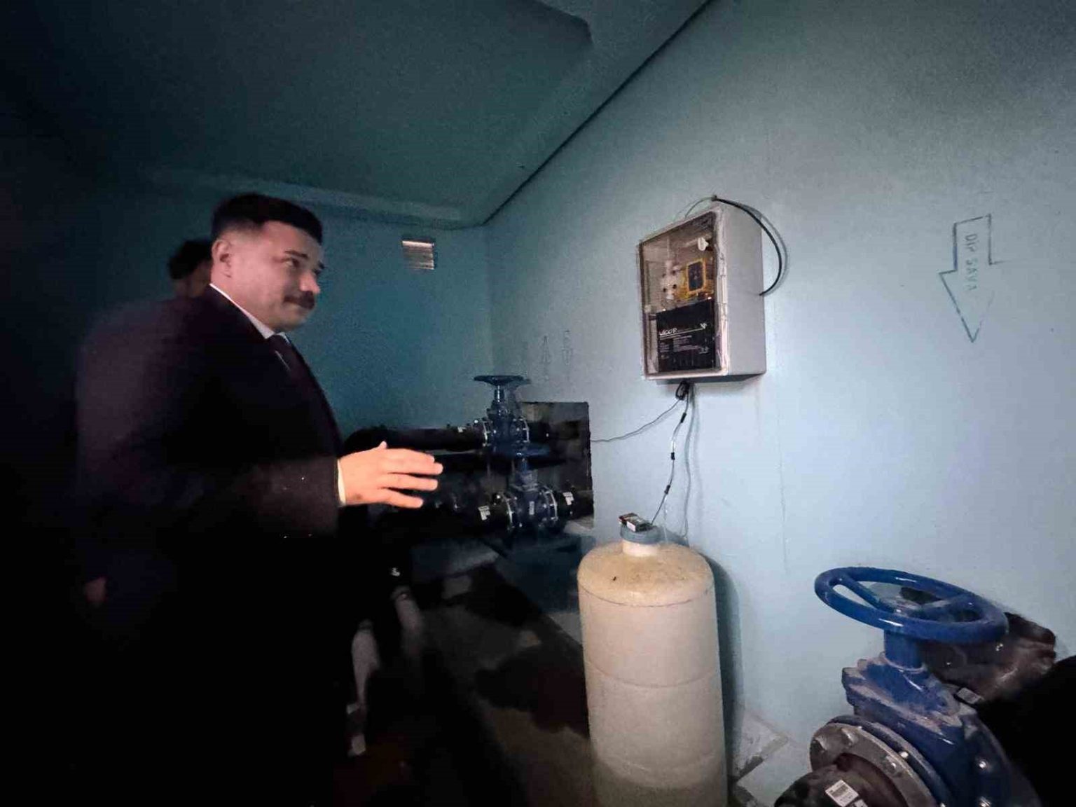 kaymakam-acar-yapimi-biten-su-deposunda-incelemelerde-bulundu