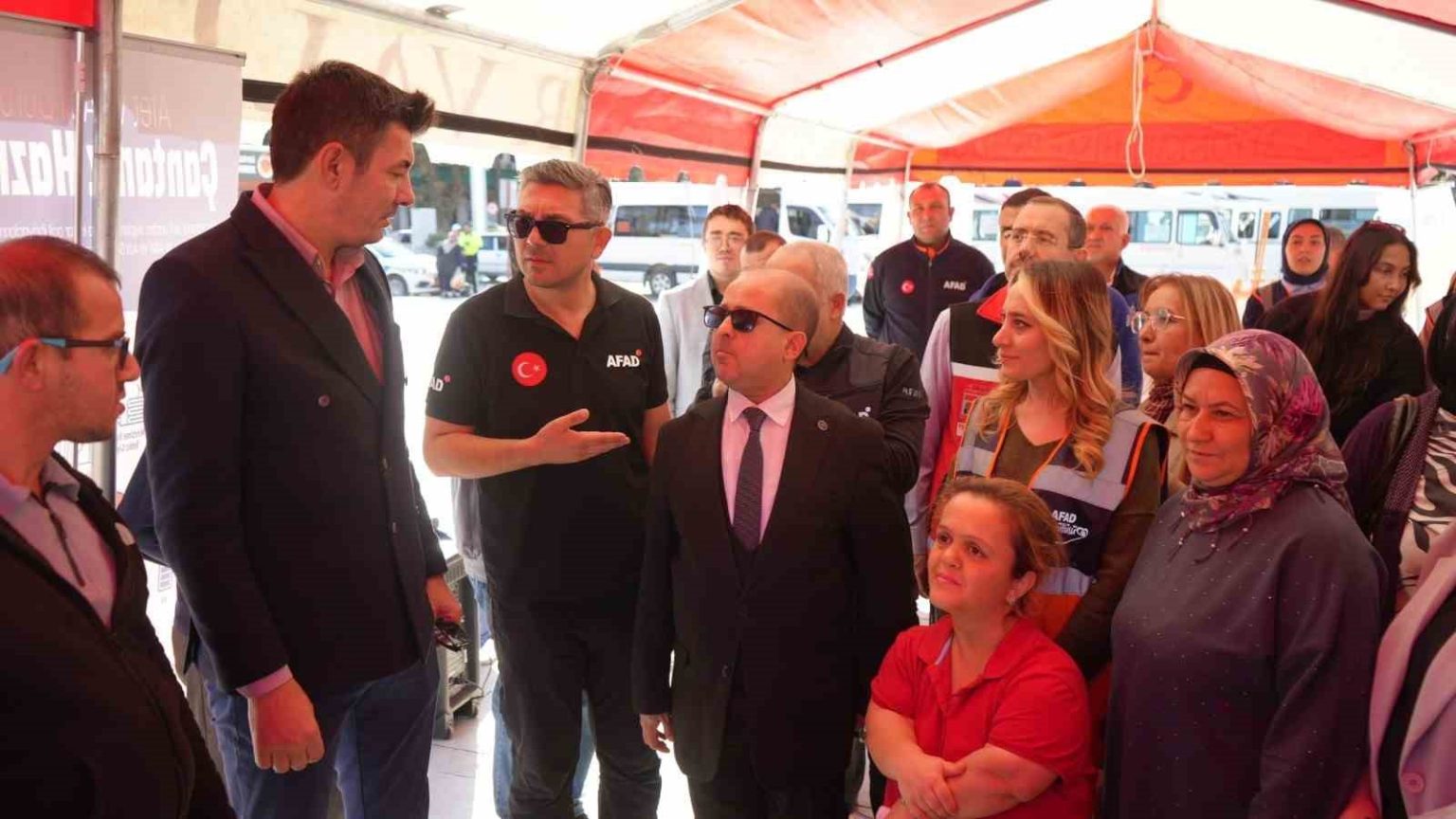 kent-meydaninda-deprem-tatbikati-yapildi