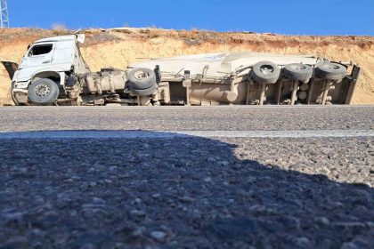 kiliste-kamyon-tir-ve-beton-mikseri-carpisti