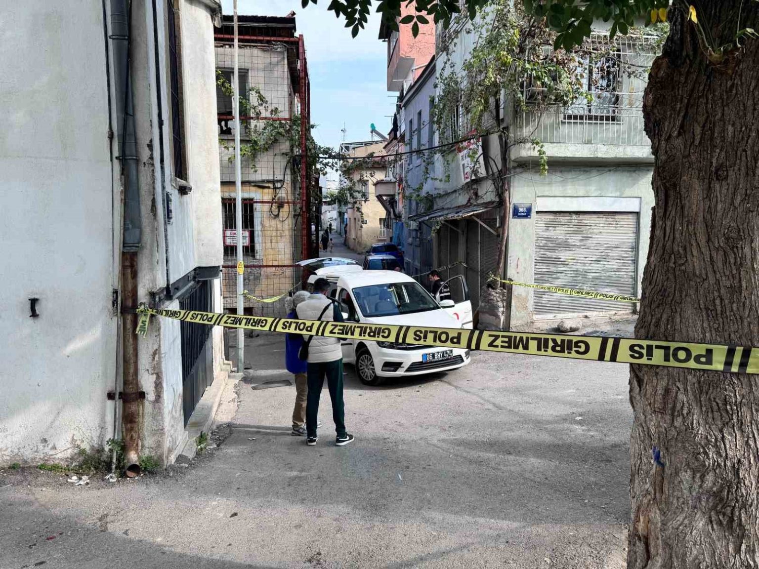 kizilay-personeli-yemek-dagitirken-vuruldu